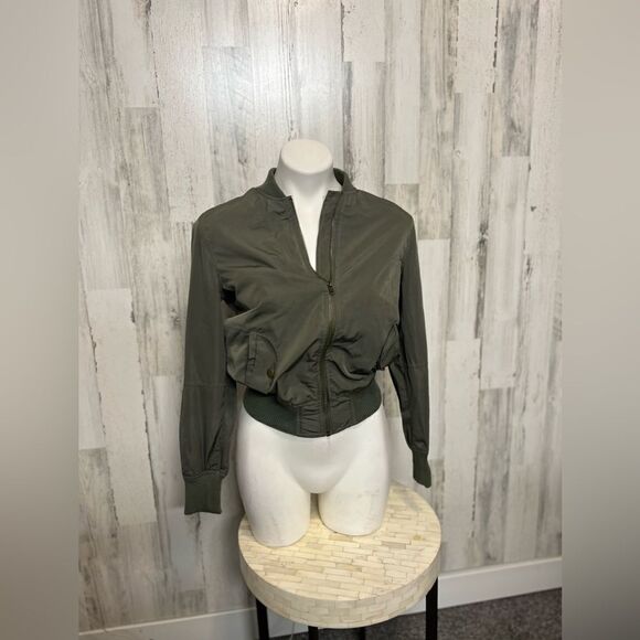 Green jacket  - Picture 2 of 9